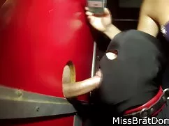 Güzel bir daire ve korse içinde bir kadın . sakso çeken türk kadınları Cumhuriyet
